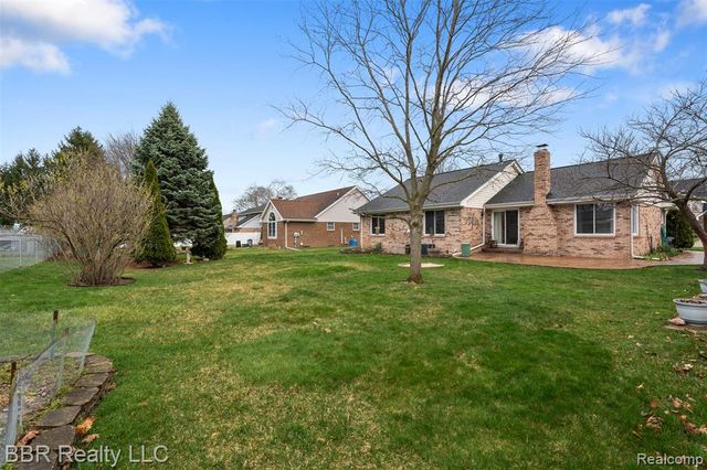 22264 Oakwood Street, Trenton, MI 48183