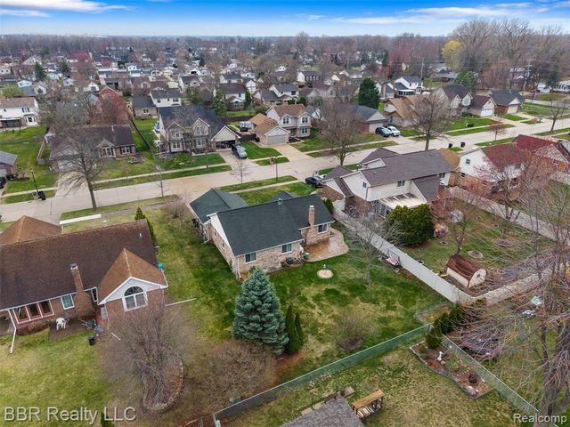 22264 Oakwood Street, Trenton, MI 48183