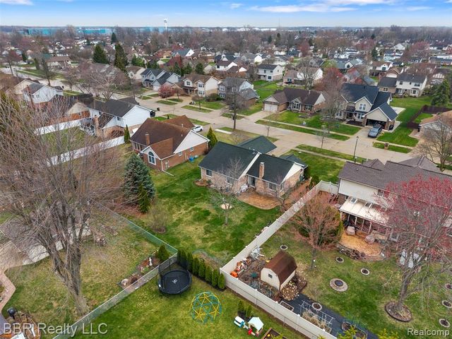 22264 Oakwood Street, Trenton, MI 48183