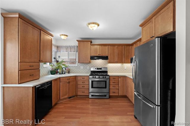 22264 Oakwood Street, Trenton, MI 48183
