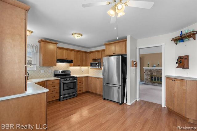 22264 Oakwood Street, Trenton, MI 48183
