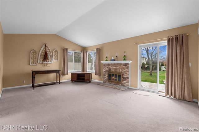 22264 Oakwood Street, Trenton, MI 48183