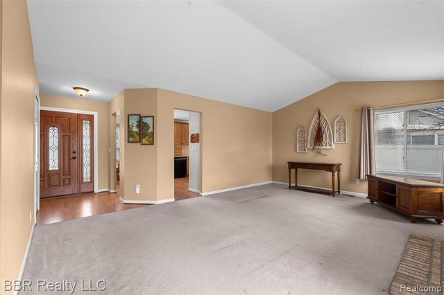 22264 Oakwood Street, Trenton, MI 48183