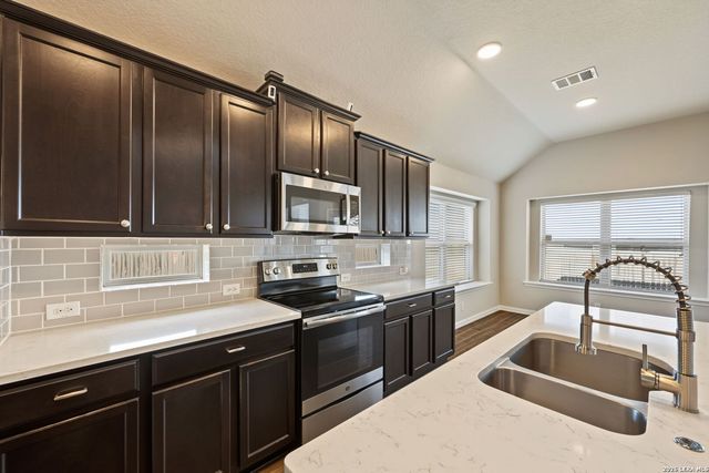 266 HOLLAND PARK, Schertz, TX 78108