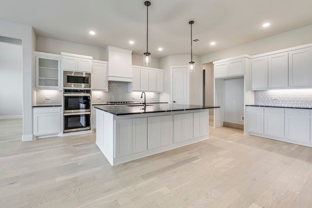 211 Lakota Parkway, Waxahachie, TX 75165
