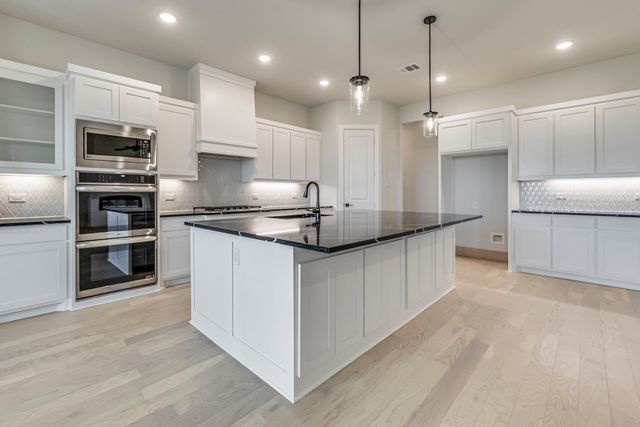 211 Lakota Parkway, Waxahachie, TX 75165