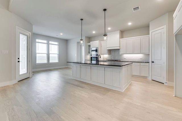 211 Lakota Parkway, Waxahachie, TX 75165