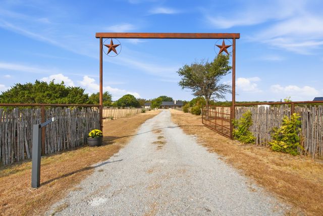 950 Johnson Bend Road, Weatherford, TX 76088