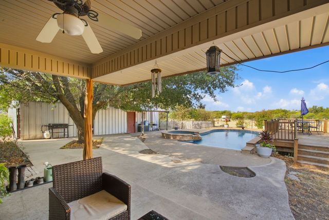 950 Johnson Bend Road, Weatherford, TX 76088