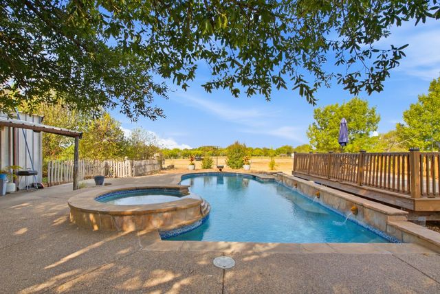 950 Johnson Bend Road, Weatherford, TX 76088