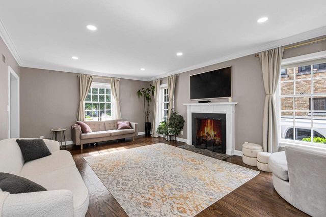 6353 N Berkeley BOULEVARD, Whitefish Bay, WI 53217
