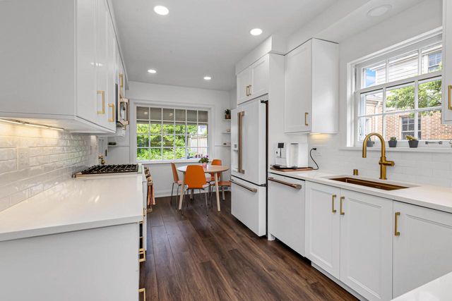 6353 N Berkeley BOULEVARD, Whitefish Bay, WI 53217