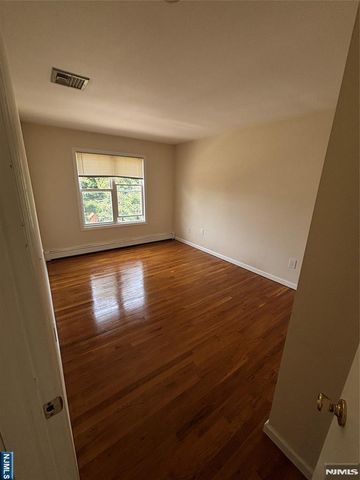 2450 7th Street, Fort Lee, NJ 07024