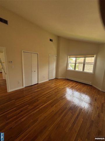 2450 7th Street, Fort Lee, NJ 07024