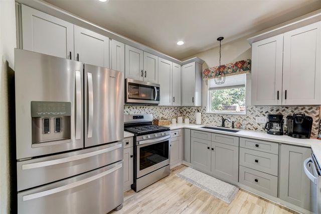 1103 Farm ST, Bastrop, TX 78602