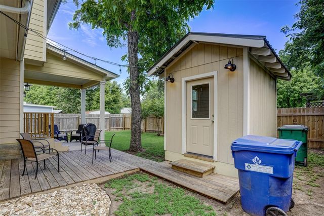 1103 Farm ST, Bastrop, TX 78602