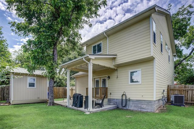 1103 Farm ST, Bastrop, TX 78602