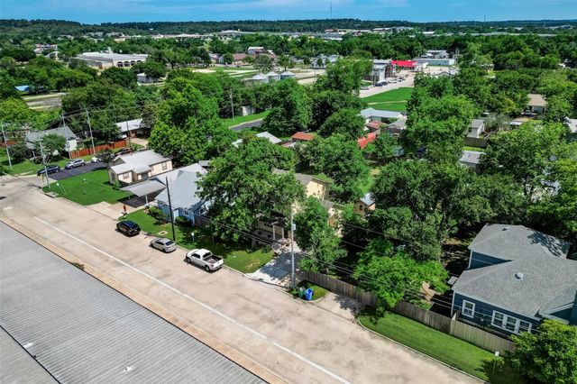 1103 Farm ST, Bastrop, TX 78602