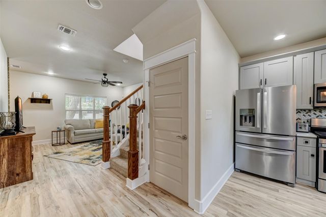 1103 Farm ST, Bastrop, TX 78602
