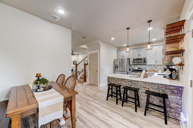 1103 Farm ST, Bastrop, TX 78602