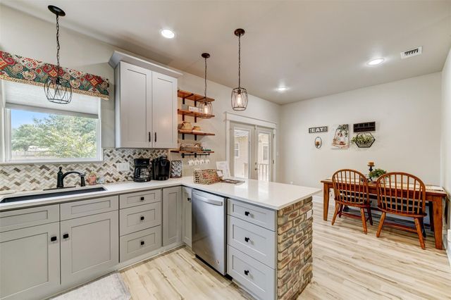 1103 Farm ST, Bastrop, TX 78602