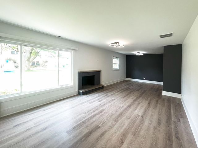 934 Beverly Drive, Wheeling, IL 60090