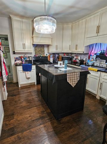 315 S Mable Street, Ferris, TX 75125