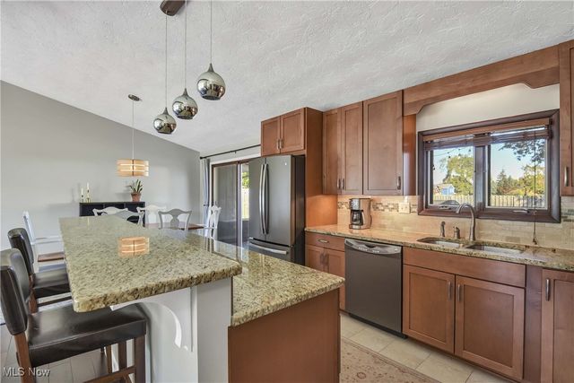 16486 S Red Rock Drive, Strongsville, OH 44136