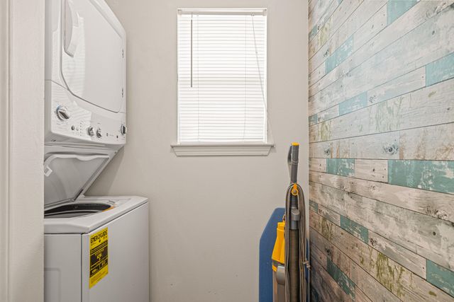 7472 Sunset Harbor Drive, 333, Navarre, FL 32566