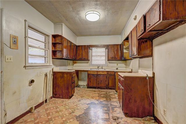 2200 Beecher SW Circle, Atlanta, GA 30311