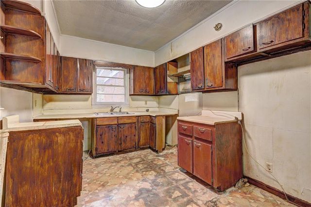 2200 Beecher SW Circle, Atlanta, GA 30311