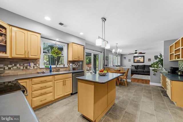 7 MICHELLE ST, Monroe Township, NJ 08831