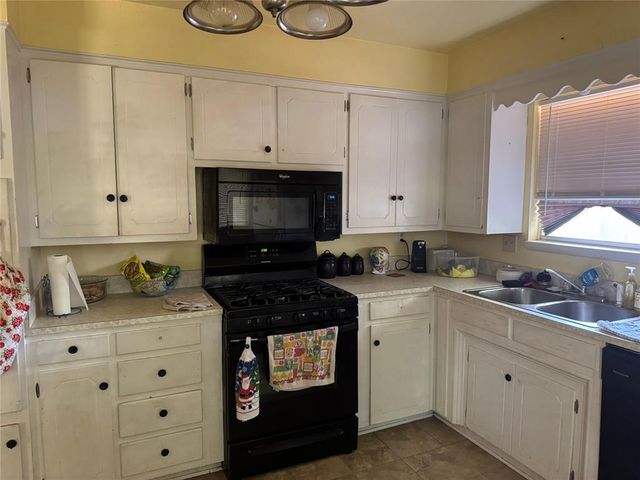 2113 S Boulevard Boulevard, Edmond, OK 73013