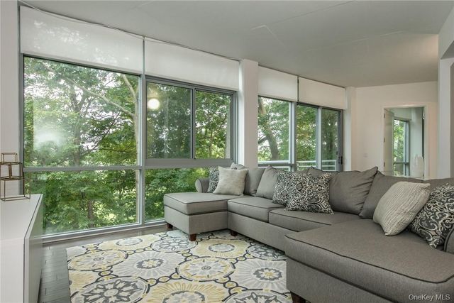 250 S Central Park Avenue 3I, Hartsdale, NY 10530