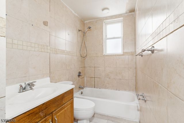 2 Drake St, Bound Brook Boro, NJ 08805