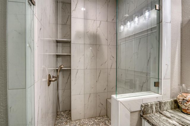 317 Parallel Circle CIR, Horseshoe Bay, TX 78657