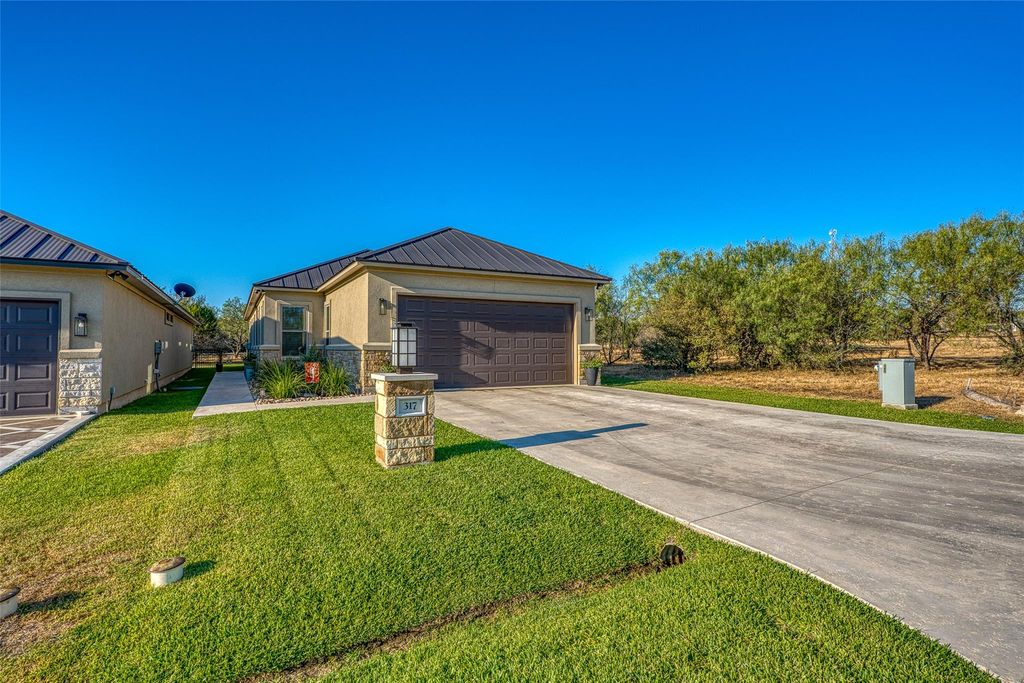 317 Parallel Circle CIR, Horseshoe Bay, TX 78657