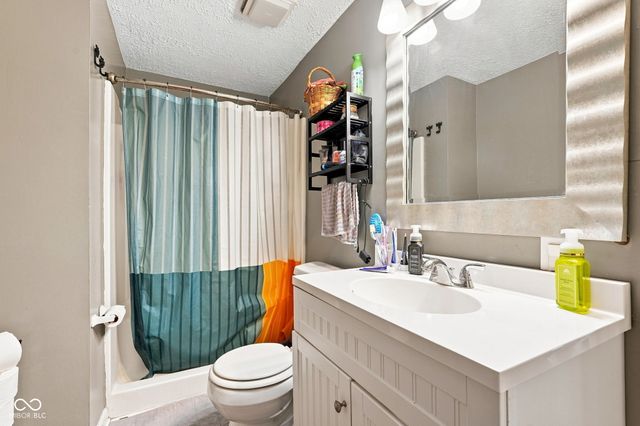 206 Parkview Court, Franklin, IN 46131