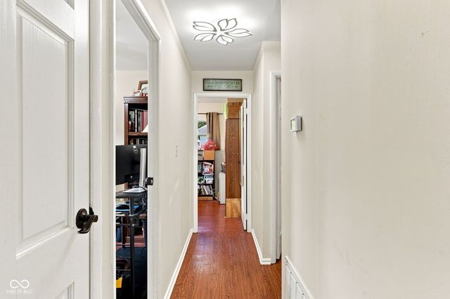 206 Parkview Court, Franklin, IN 46131