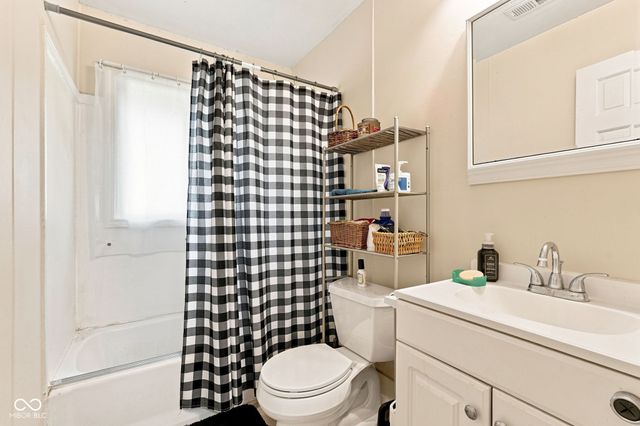 206 Parkview Court, Franklin, IN 46131