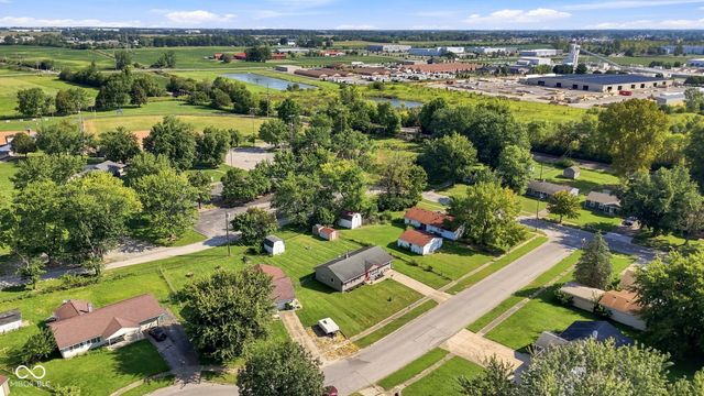 206 Parkview Court, Franklin, IN 46131