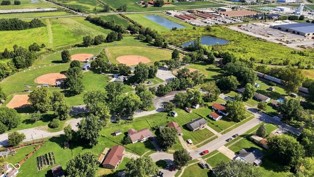206 Parkview Court, Franklin, IN 46131