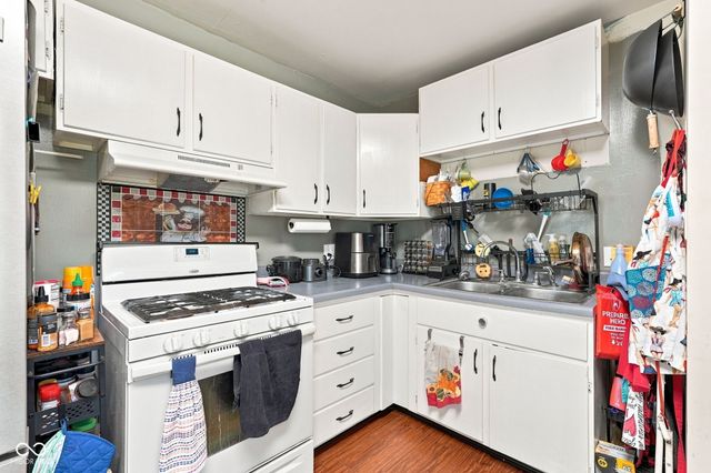 206 Parkview Court, Franklin, IN 46131