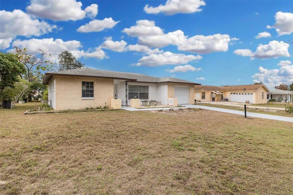 Image 4 of property listing at 11196 REDGATE STREET, Spring Hill, FL 34609