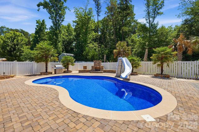 125 Paradise Hills Circle, Mooresville, NC 28115