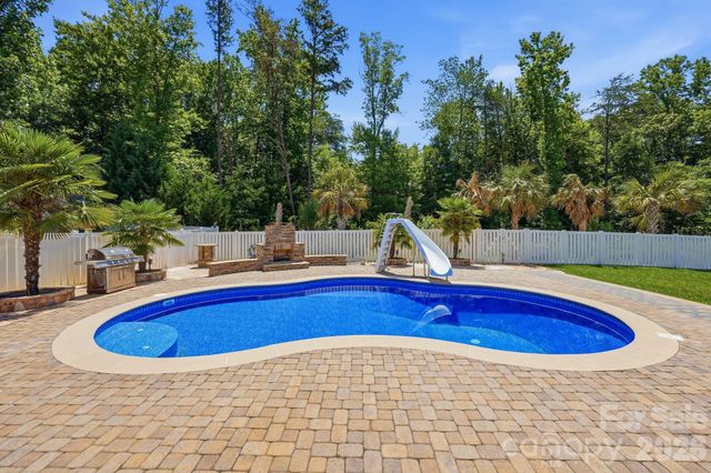 125 Paradise Hills Circle, Mooresville, NC 28115