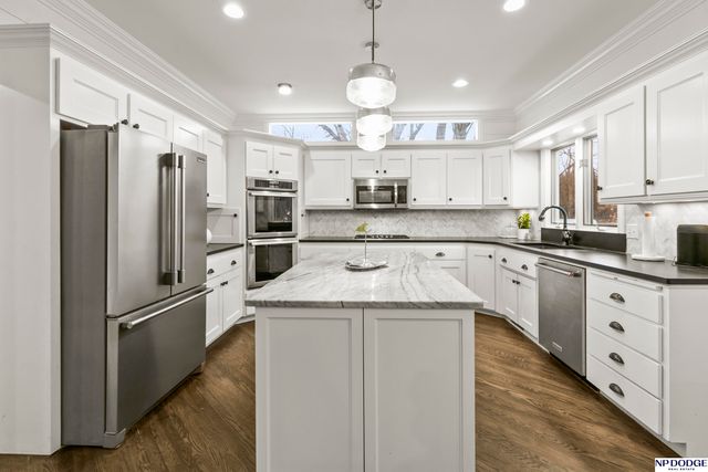 6026 Country Club Oaks Place, Omaha, NE 68152