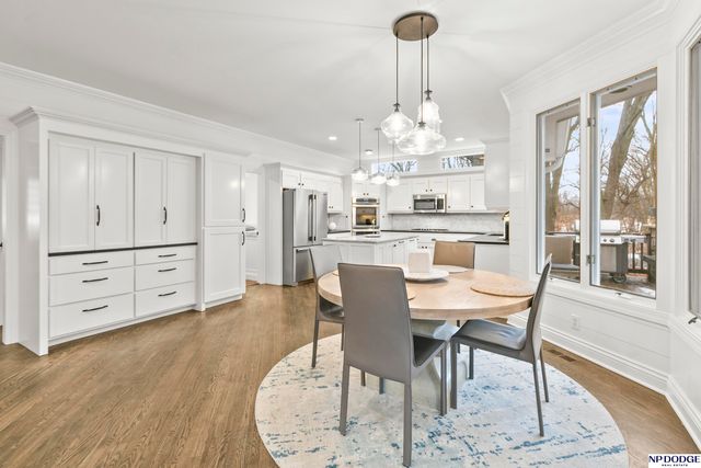 6026 Country Club Oaks Place, Omaha, NE 68152