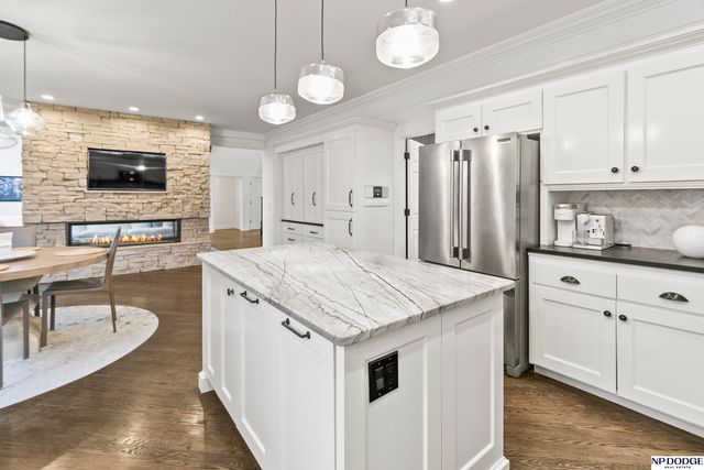 6026 Country Club Oaks Place, Omaha, NE 68152