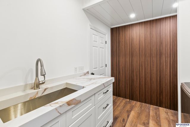 6026 Country Club Oaks Place, Omaha, NE 68152